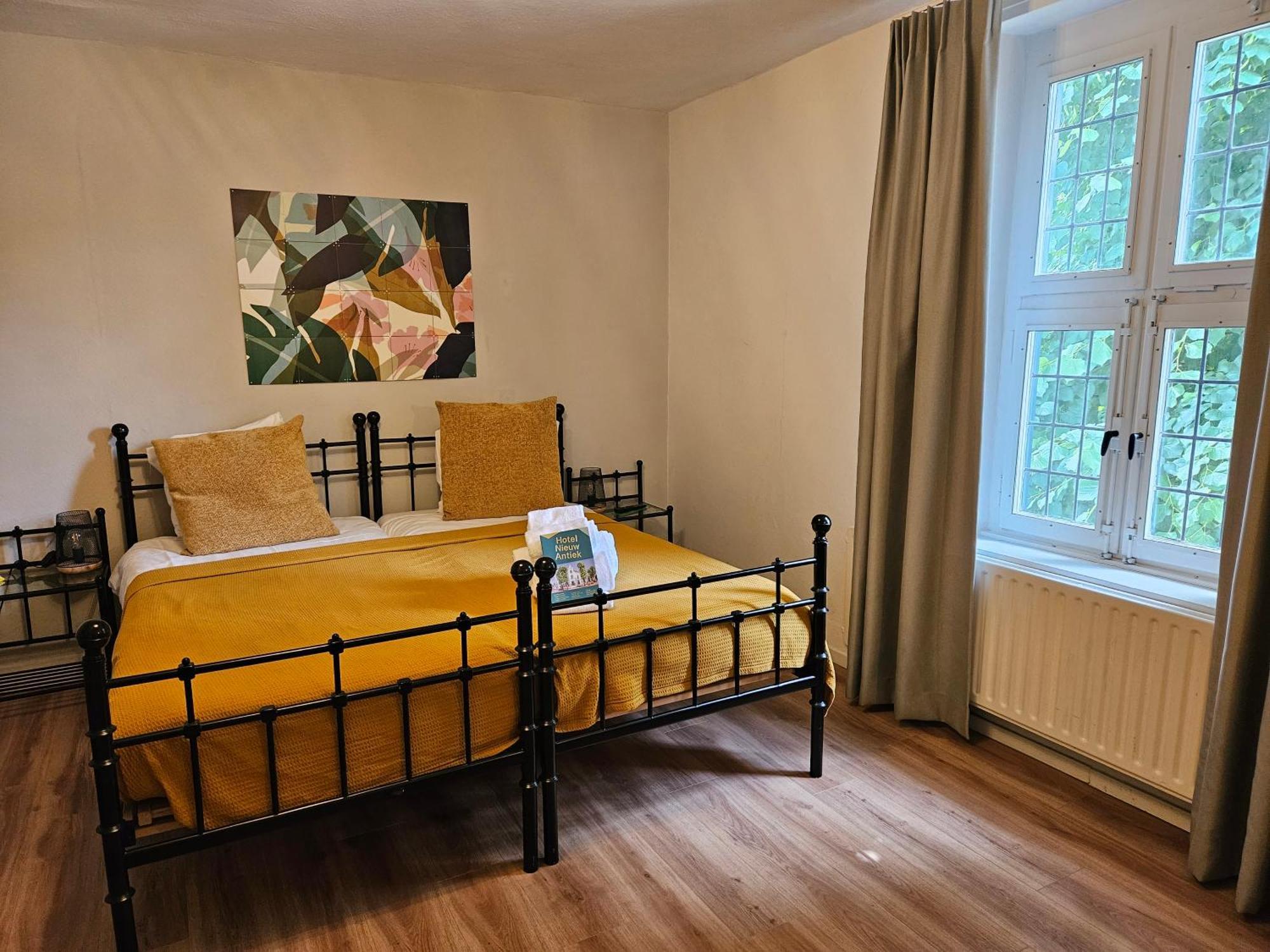 Hotel Nieuw Antiek Helden Kültér fotó